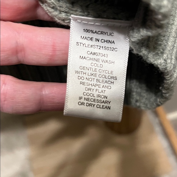 Moon & Madison Light Olive Green Long Sleeve Sweater - Picture 3 of 4